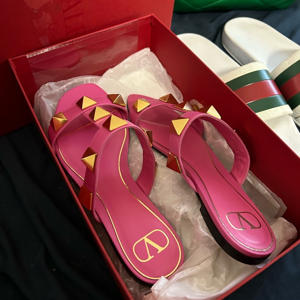 Pink Valentino Roman stud slides with box .. never worn. Original price 970.00